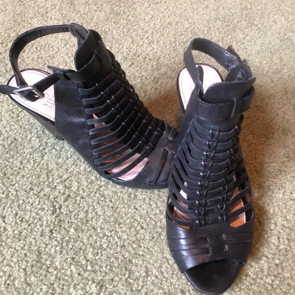 Vince Camuto - Picture 1 of 4